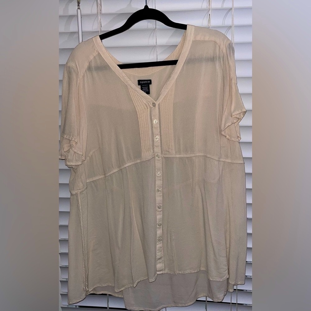 TORRID Women’s Size 3X  Button Down Short  Butterfly Sleeve Blouse
